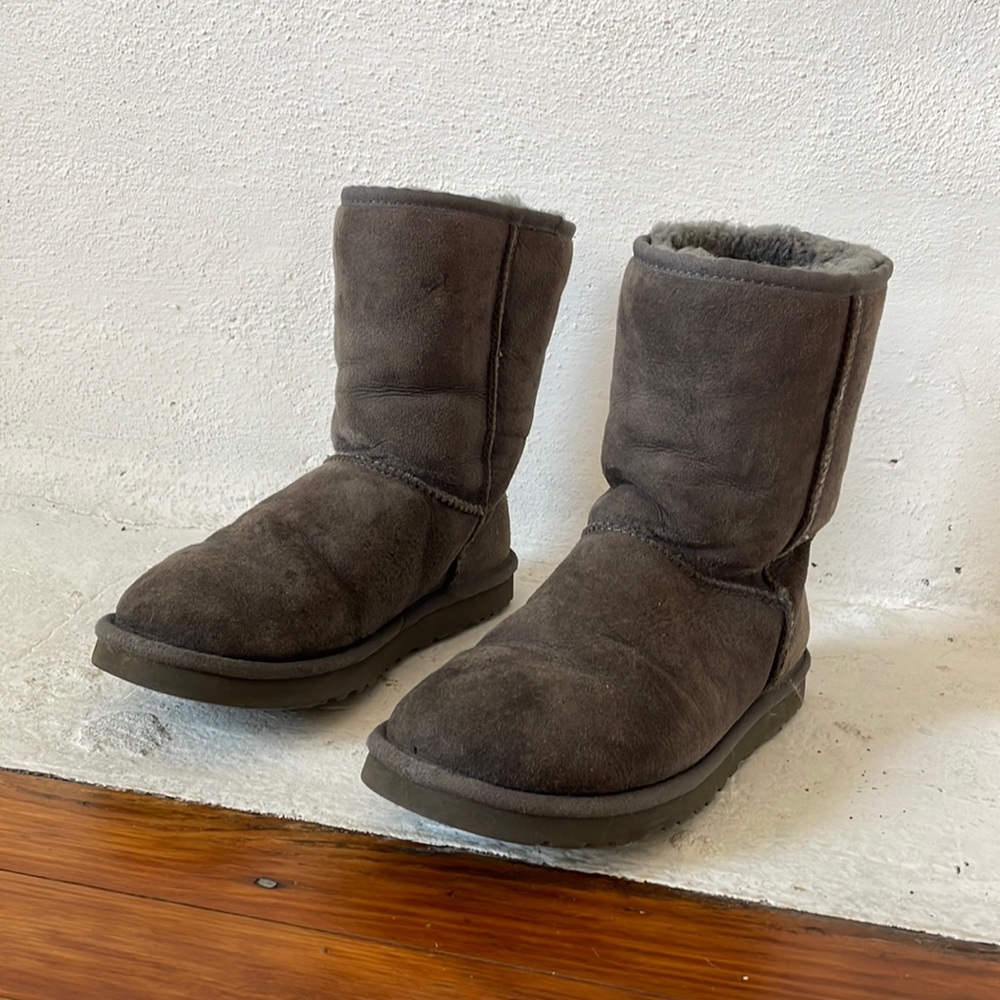 UGG Classic Short II
